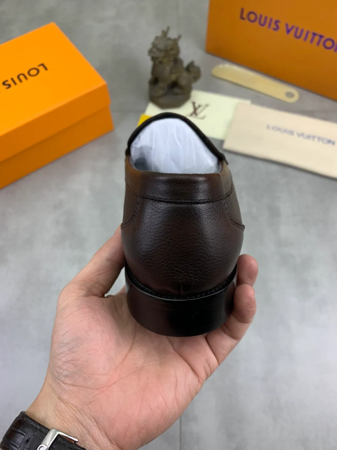 Men's men's shoes 💰P520 New style 💶[LOUIS VUITTON] Water-dyed Niuli Original order New style 🍀LV Louis Vuitton *——Top version of LV classic leather shoes! Made of imported original calfskin, original leather side strips and wear-resistant high-end rubber outsole! High quality products! Color: Black optional Size: 39-44 (45 customized)